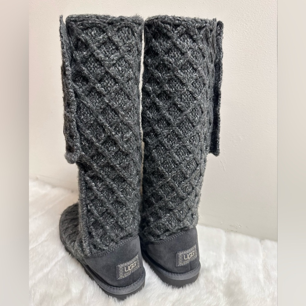 UGG Australia Gray Lattice Cardy 3 Button Winter
Knit Boots SIZE 8 - Picture 3 of 6